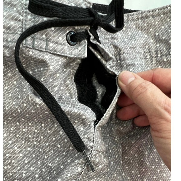 O’Neill board shorts, red and gray EUC size 34 - Picture 3 of 9